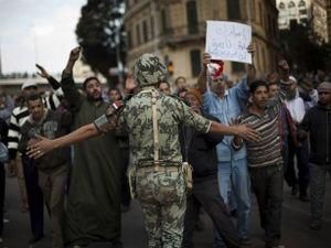 Тисячі людей вимагають відставки президента в Ємені Тисячі людей вимагають відставки президента в Ємені