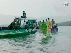 Жертвам падения пассажирского самолета стали 25 человек Жертвам падения пассажирского самолета стали 25 человек