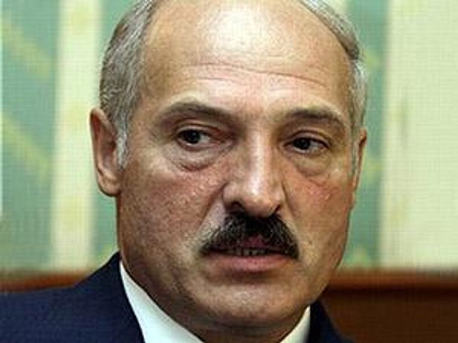 Лукашенко: Против Беларуси ведется жесткая война