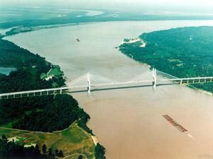 Несколько тысяч американцев из региона Миссисипи покинули дома из-за угрозы наводнения Несколько тысяч американцев из региона Миссисипи покинули дома из-за угрозы наводнения