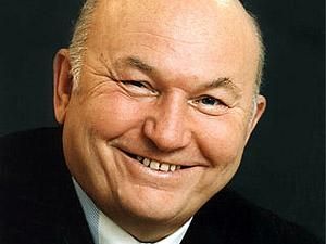 ЗМІ: Лужков отримав британську візу ЗМІ: Лужков отримав британську візу