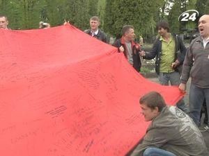 Партия "Родина": Спасибо за Знамя Победы во Львове Партия "Родина": Спасибо за Знамя Победы во Львове