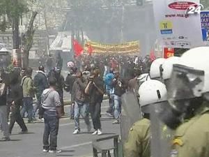 Поліція кийками розігнала мітингувальників в центрі Афін Поліція кийками розігнала мітингувальників в центрі Афін