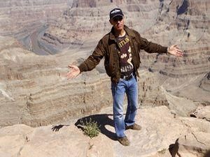 Швейцарець пролетів на саморобних крилах над Гранд-Каньоном - 11 травня 2011 - Телеканал новин 24 Швейцарець пролетів на саморобних крилах над Гранд-Каньоном - 11 травня 2011 - Телеканал новин 24