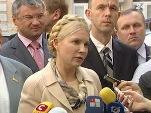 Тимошенко снова пришла в суд, чтобы уйти Тимошенко снова пришла в суд, чтобы уйти
