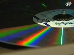 Компакт-диски совершили переворот в музыкальной индустрии Компакт-диски совершили переворот в музыкальной индустрии