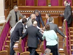 Народные избранники отдалили себя и остальных госслужащих от налоговой Народные избранники отдалили себя и остальных госслужащих от налоговой