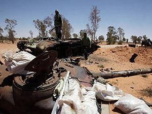 За четверг самолеты НАТО сбили танк и три ракетные установки в Ливии За четверг самолеты НАТО сбили танк и три ракетные установки в Ливии