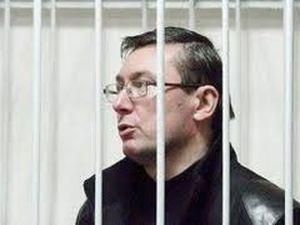 Луценко погрожує відмовитися від води, ліків і крапельниці Луценко погрожує відмовитися від води, ліків і крапельниці