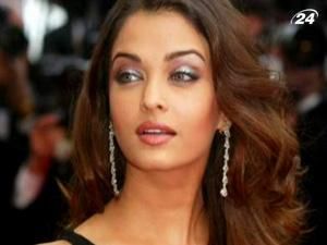 Айшвария Рай сыграет в фильме "Героиня" Мадура Бандаркара Айшвария Рай сыграет в фильме "Героиня" Мадура Бандаркара