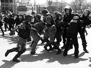 "Беркут" подрался с участниками акции "День гнева" "Беркут" подрался с участниками акции "День гнева"