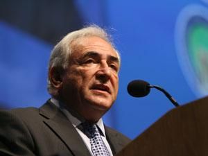 Главу МВФ арестовали за сексуальные домогательства Главу МВФ арестовали за сексуальные домогательства