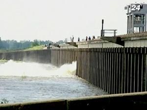 У США вперше за 40 років підняли шлюз на Міссісіпі У США вперше за 40 років підняли шлюз на Міссісіпі