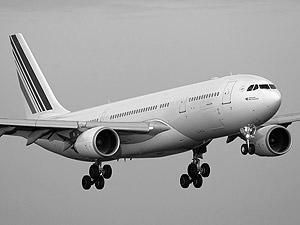 Airbus A-330 через загорання в двигуні аварійно сів в Сінгапурі Airbus A-330 через загорання в двигуні аварійно сів в Сінгапурі