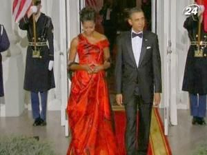 Состояние семьи Обамы составляет не менее $ 4 млн. Состояние семьи Обамы составляет не менее $ 4 млн.