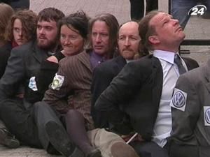 Активісти Greenpeace провели протест перед ЄБС Активісти Greenpeace провели протест перед ЄБС
