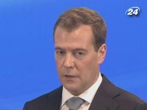 Медведев: Нельзя сидеть на двух стульях Медведев: Нельзя сидеть на двух стульях