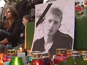 День народження Ігоря Індила рідні відзначають на його могилі День народження Ігоря Індила рідні відзначають на його могилі