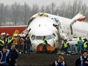 Польша получит обломки самолета Качиньского до конца лета Польша получит обломки самолета Качиньского до конца лета