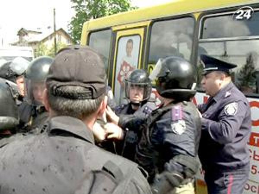 У Львові арештували двох депутатів за сутички 9 травня У Львові арештували двох депутатів за сутички 9 травня