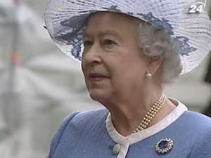 Елизавета II посетила национальные конюшни Ирландии Елизавета II посетила национальные конюшни Ирландии