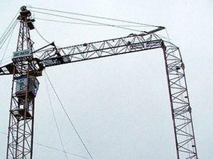 У Донецьку впав будівельний кран, жертв немає У Донецьку впав будівельний кран, жертв немає