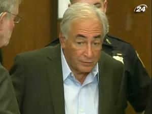 Доминика Стросс-Кана отпустили под залог $ 1 млн. Доминика Стросс-Кана отпустили под залог $ 1 млн.