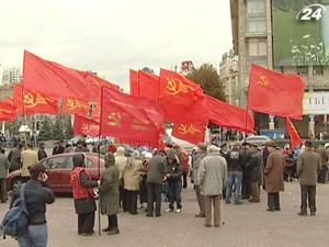 Янукович підписав закон про червоний прапор