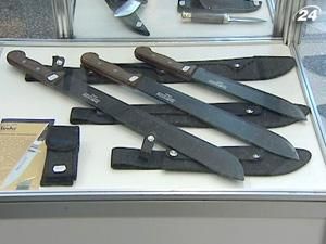 В Києві відкрилося міжнародне ножове шоу В Києві відкрилося міжнародне ножове шоу