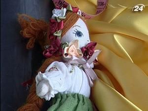 В Києві шиють найбільшу в світі ляльку