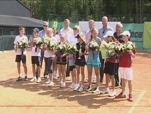 Детский теннисный турнир им. Ю. Кравченко определил победителей Детский теннисный турнир им. Ю. Кравченко определил победителей