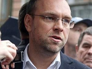 Власенко поехал в ГПУ брать повестку для Тимошенко Власенко поехал в ГПУ брать повестку для Тимошенко