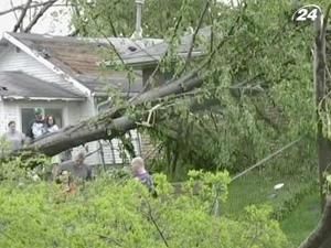 Зростає кількість жертв торнадо у США Зростає кількість жертв торнадо у США