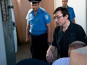 Адвокат: Фактически Луценко находиться под стражей бессрочно