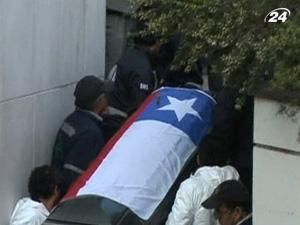В Чили эксгумировали останки экс-президента Альенде