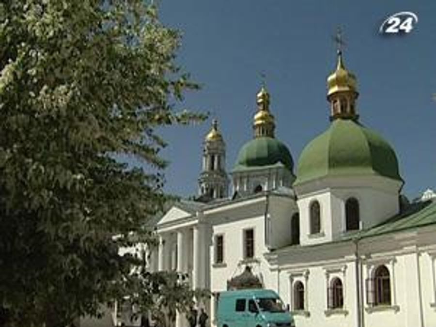 "Софія Київська" та Києво-Печерська Лавра руйнуються