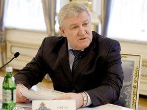 Ежель обещает сократить служащих армии Ежель обещает сократить служащих армии