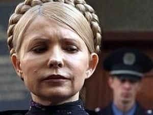 Слідчі дії з Тимошенко тривають вже більше 4 годин Слідчі дії з Тимошенко тривають вже більше 4 годин