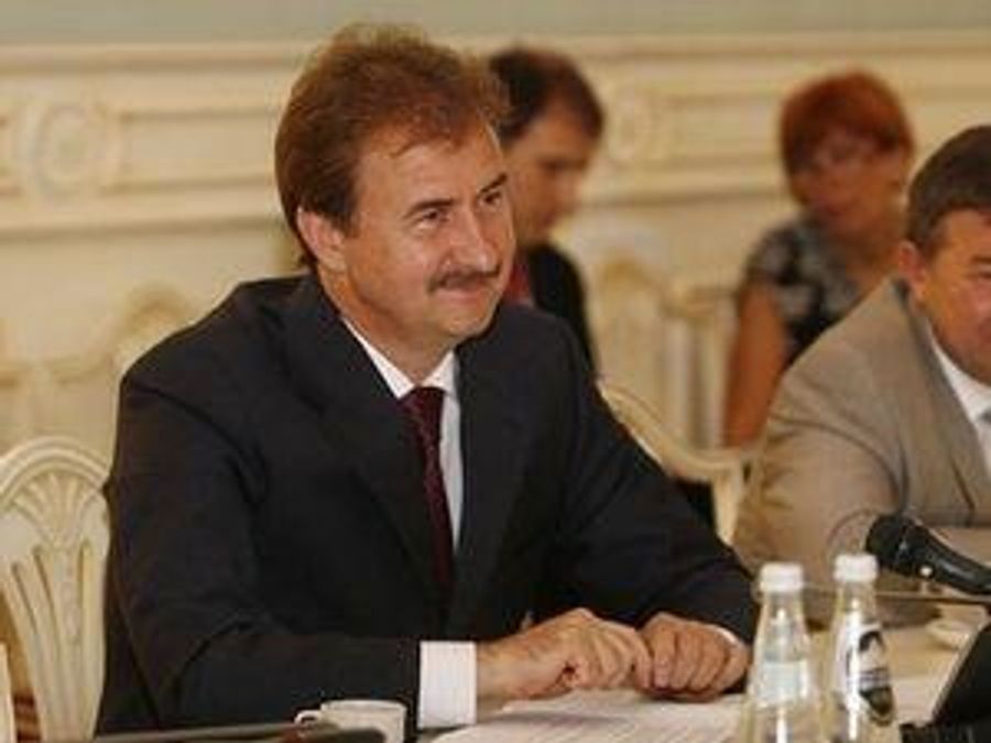 Попов дал квартиры жертвам "Элита-Центра" Попов дал квартиры жертвам "Элита-Центра"