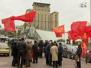 Опозиція оскаржила закон про "прапор перемоги" у КСУ