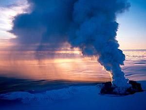 Виверження вулкану припинилось, попіл накриває Європу Виверження вулкану припинилось, попіл накриває Європу