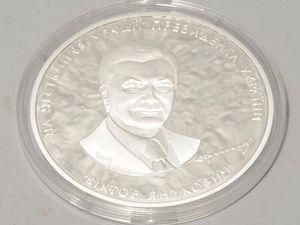 Януковича продали за 414 гривень 32 копійки Януковича продали за 414 гривень 32 копійки