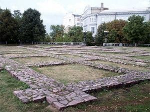 ЗМІ: Вночі почали будувати біля фундаменту Десятинної церкви ЗМІ: Вночі почали будувати біля фундаменту Десятинної церкви