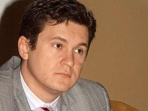 Источник в СБУ: Супруненко скрывается не в Италии, а на Кипре Источник в СБУ: Супруненко скрывается не в Италии, а на Кипре