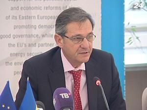 ЕС говорит: либо к ним, либо в Таможенный союз ЕС говорит: либо к ним, либо в Таможенный союз