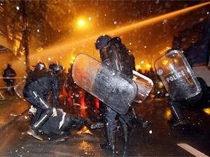 В Тбилиси акцию протеста разогнали спецназом (ВИДЕО) В Тбилиси акцию протеста разогнали спецназом (ВИДЕО)