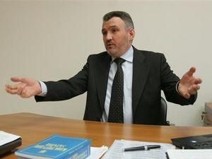 Опозиція просить Євросоюз заборонити в'їзд для Кузьміна Опозиція просить Євросоюз заборонити в'їзд для Кузьміна