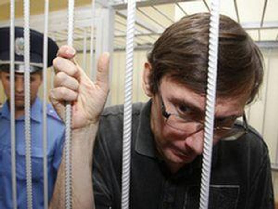 Луценко хоче перенести суд