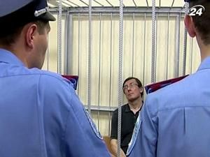 У суді Луценку пропонували масаж та перенесли справу на 9 червня