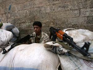 Йеменские повстанцы захватили военный лагерь